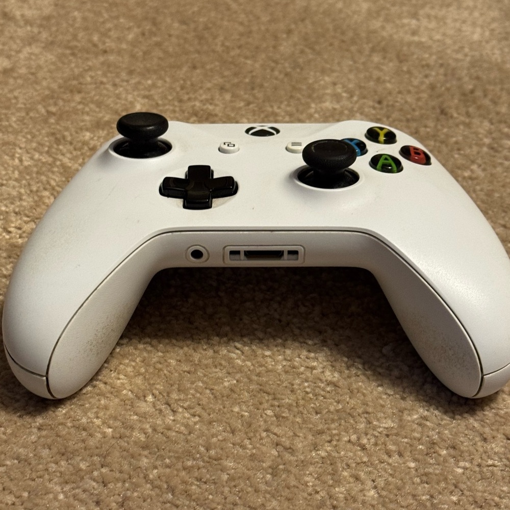 Xbox Controller - White - Picture 3 of 3